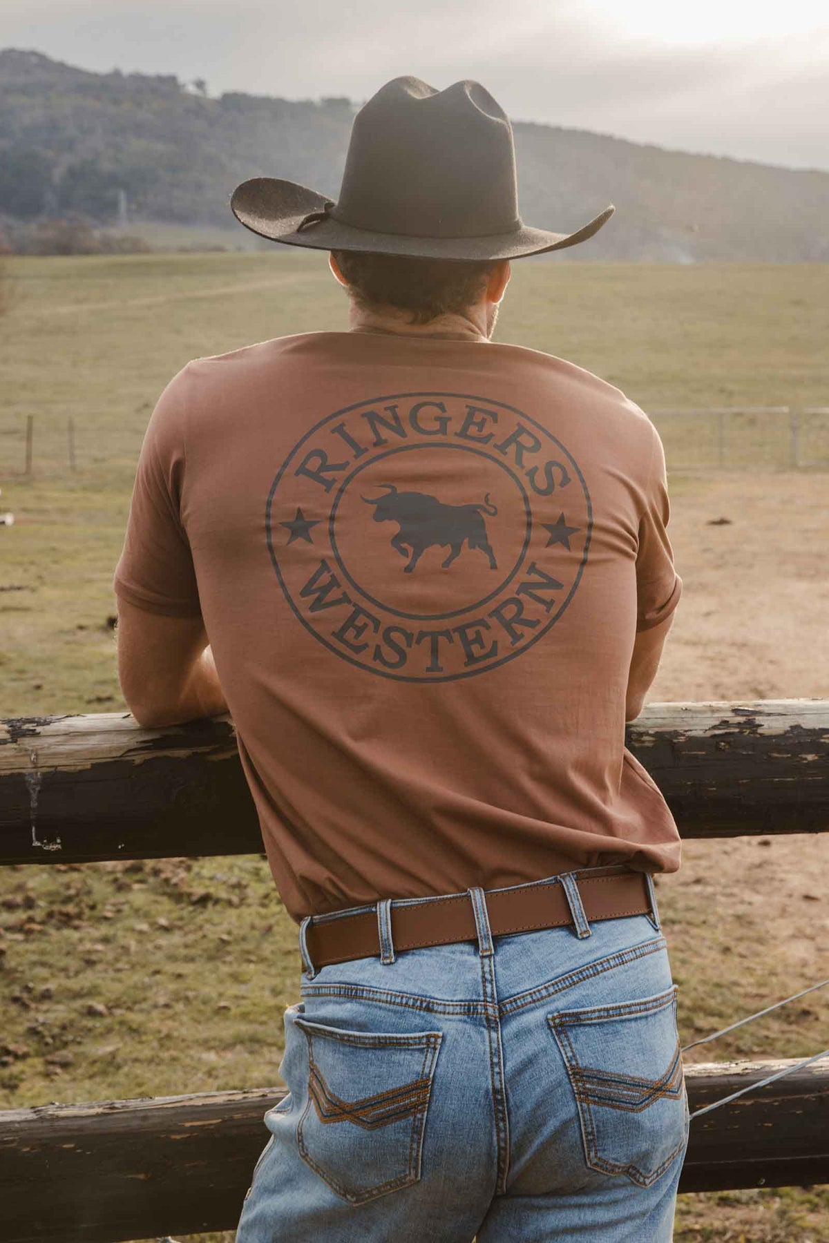 Signature Bull Men’s Classic T-shirt - Saddle Brown/Charcoal