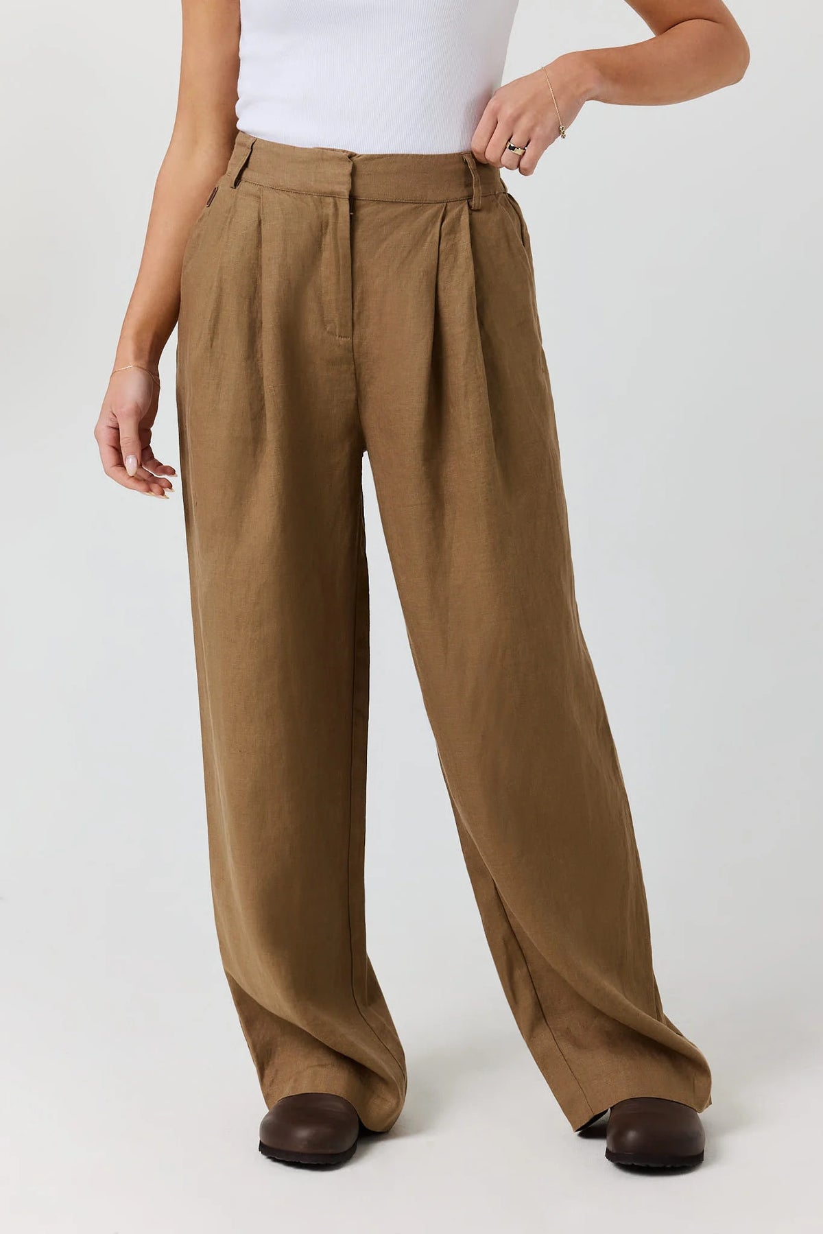 Carly women’s Linen Tailored Pant - Caramel